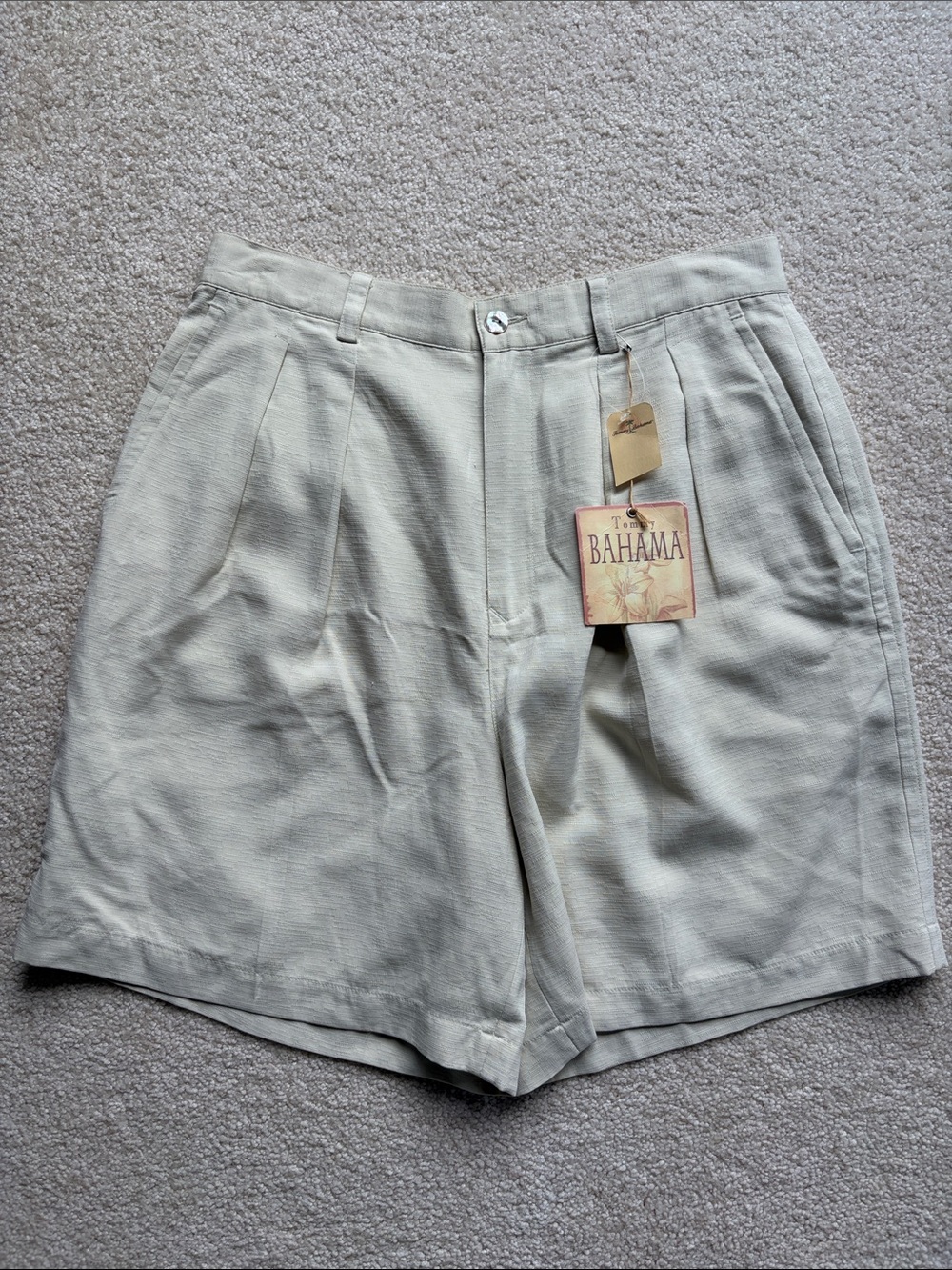 Tommy Bahama Women's Light Taupe Pleated Bermuda Shorts 100% silk